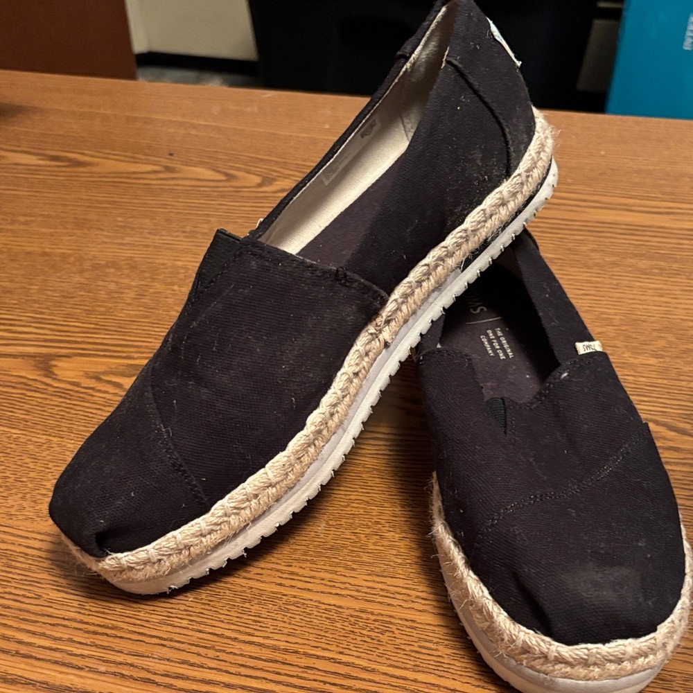 Toms Classic Black Slip-On Shoes